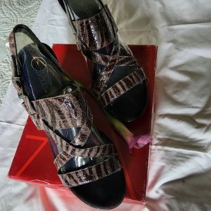 Aero Gray Leather Wedge